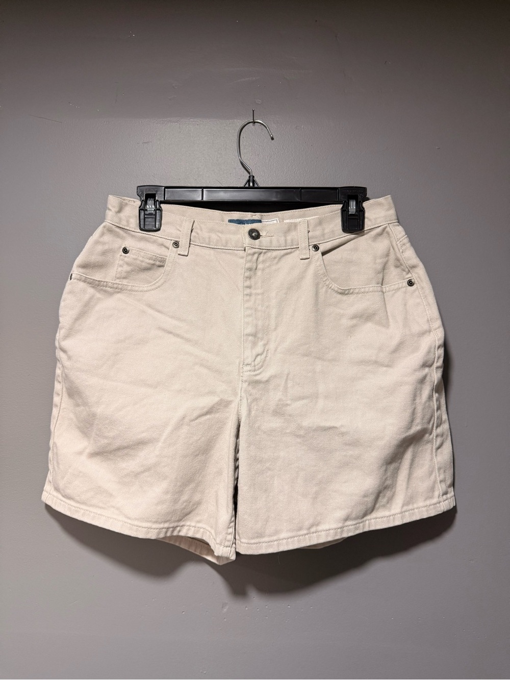 Liz Claiborne Cream Classic High-Rise Shorts